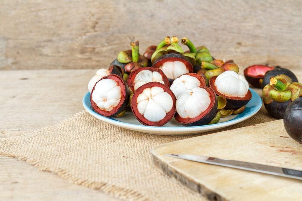The flavor of mangosteen is a blend of sweetness and sourness (Source: Freepik)